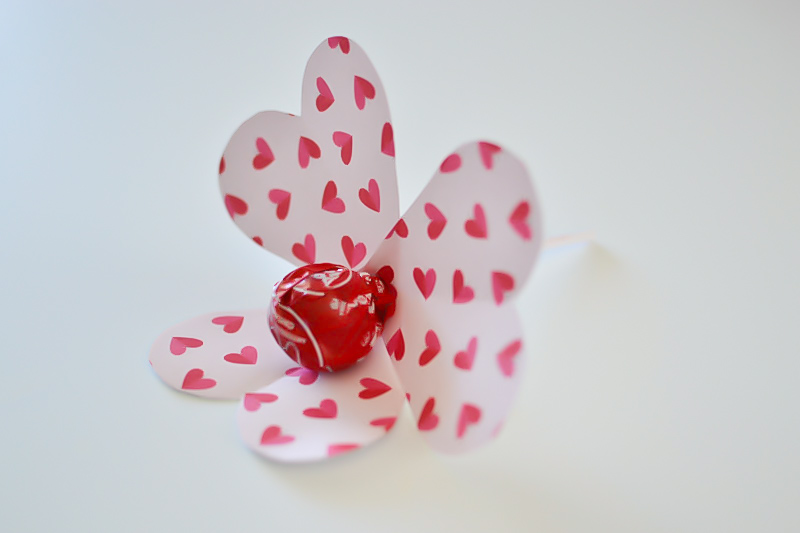 Valentines treats for school: heart flower with sucker
